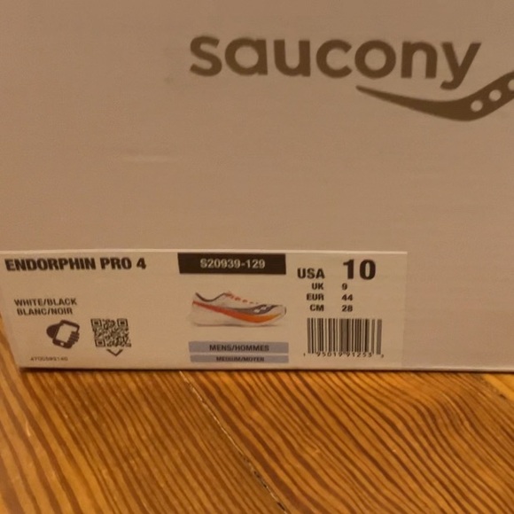 Saucony Endorphin Pro 4 - premium running and racing shoe (new with box) - Picture 2 of 5